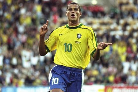 度讚揚了邱 度讚揚了邱